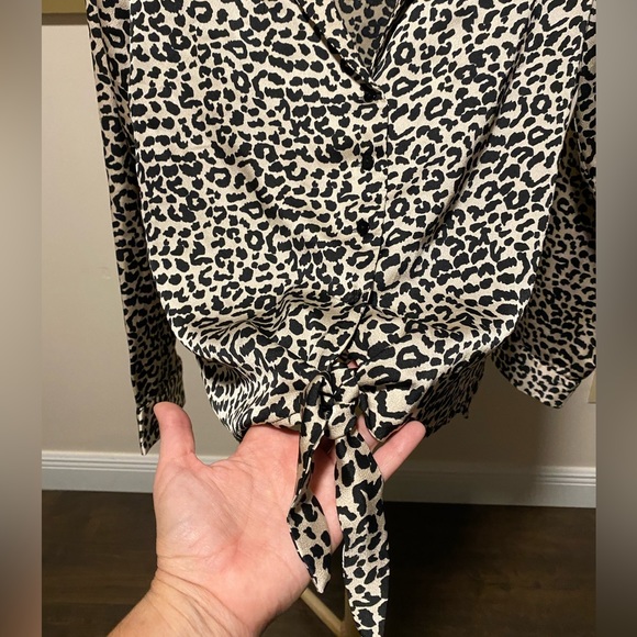 Rowen leopard print button up blouse - Picture 3 of 5